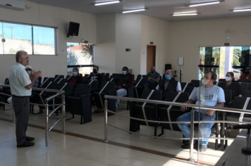 Foto - Padre que assumiu Paróquia de Chavantes visita a sede da Câmara