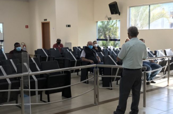 Foto - Padre que assumiu Paróquia de Chavantes visita a sede da Câmara